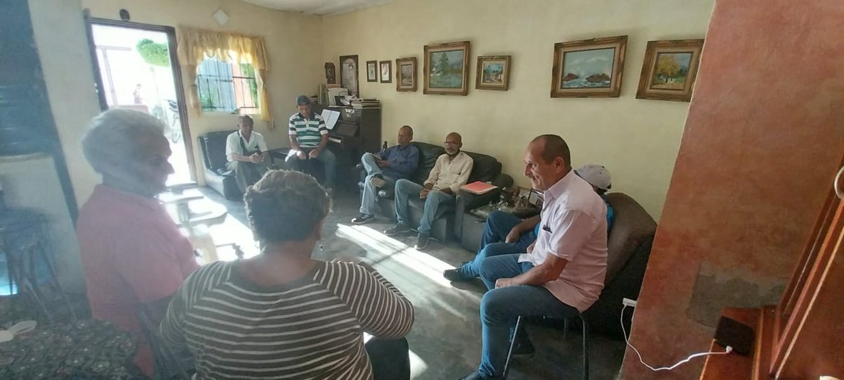 StalinLinares's tweet photo. Hoy reunión del @CEMValmoreRVale en planificación constante por el rescate de la institucionalidad, nosotros trabajamos Por una Venezuela libre y de los venezolanos rumbo al triunfo del Líder @prospericarlos próximo Presidente de Venezuela. Las parroquias históricas ADelante https://t.co/P4LguOS8mQ