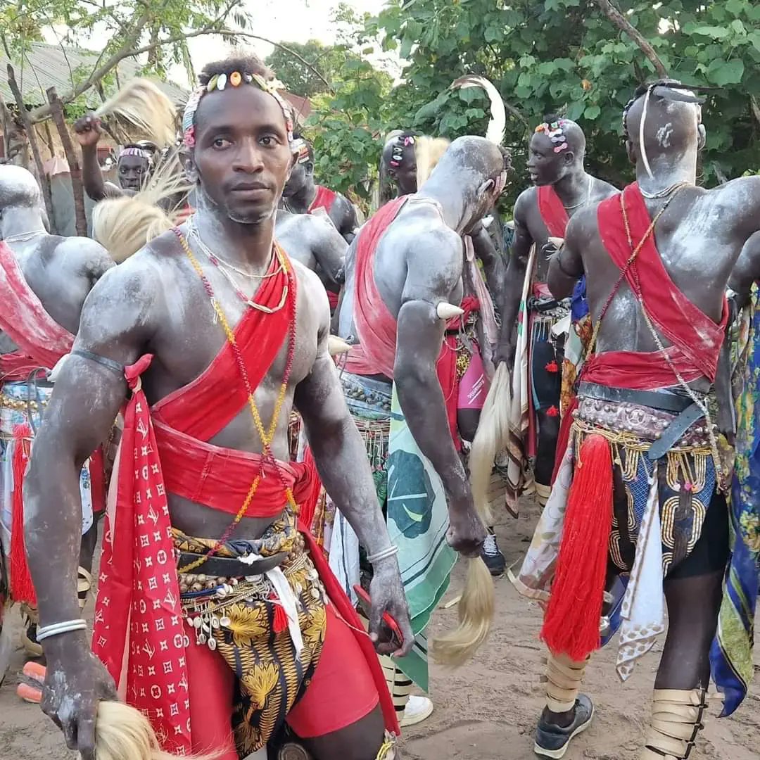 sutmullerdemba's tweet photo. Danse traditionnelle 🪘 des jeunes du village de Cabrousse Mossor en basse Casamance 💚🇸🇳.
#visitecasamance #voyagesénégal #Casamance #culturetraditions #dansediola #luttetraditionelle #villagecasamance #cabrousse #Guidecasamace #greenzone #visiteafrica #cultureafricaine https://t.co/cl8X166ZPb