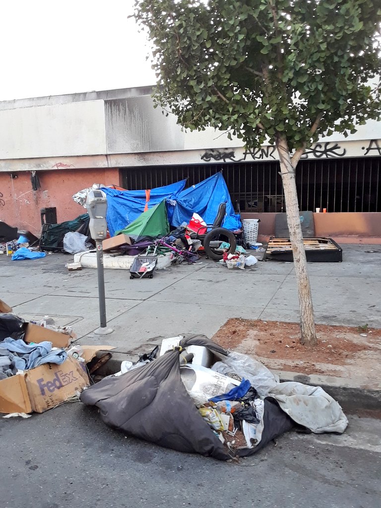 @SanDistricts @LACoPublicWorks @CleanLA @cityofcarson_ca @carsoncourier @LACoPublicWorks 
OMG!!! Hard to believe it, this is America, but it is. We're in most famous city in the world - Los Angeles, California. Where are Elected officials, Bureau of Sanitation/Street Services and what are they doing, that we have this slum for YEARS?