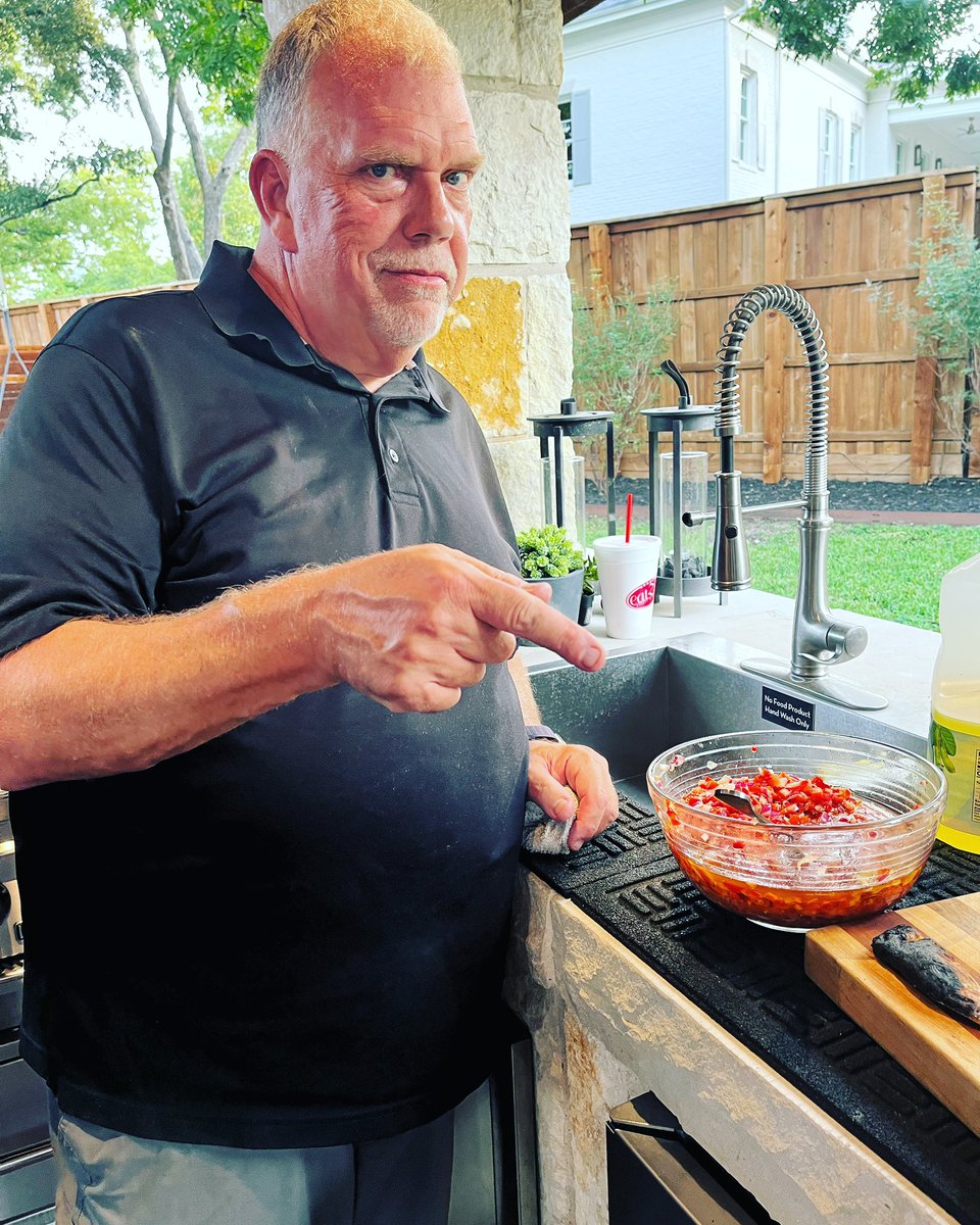 dallaswinechick tweet media