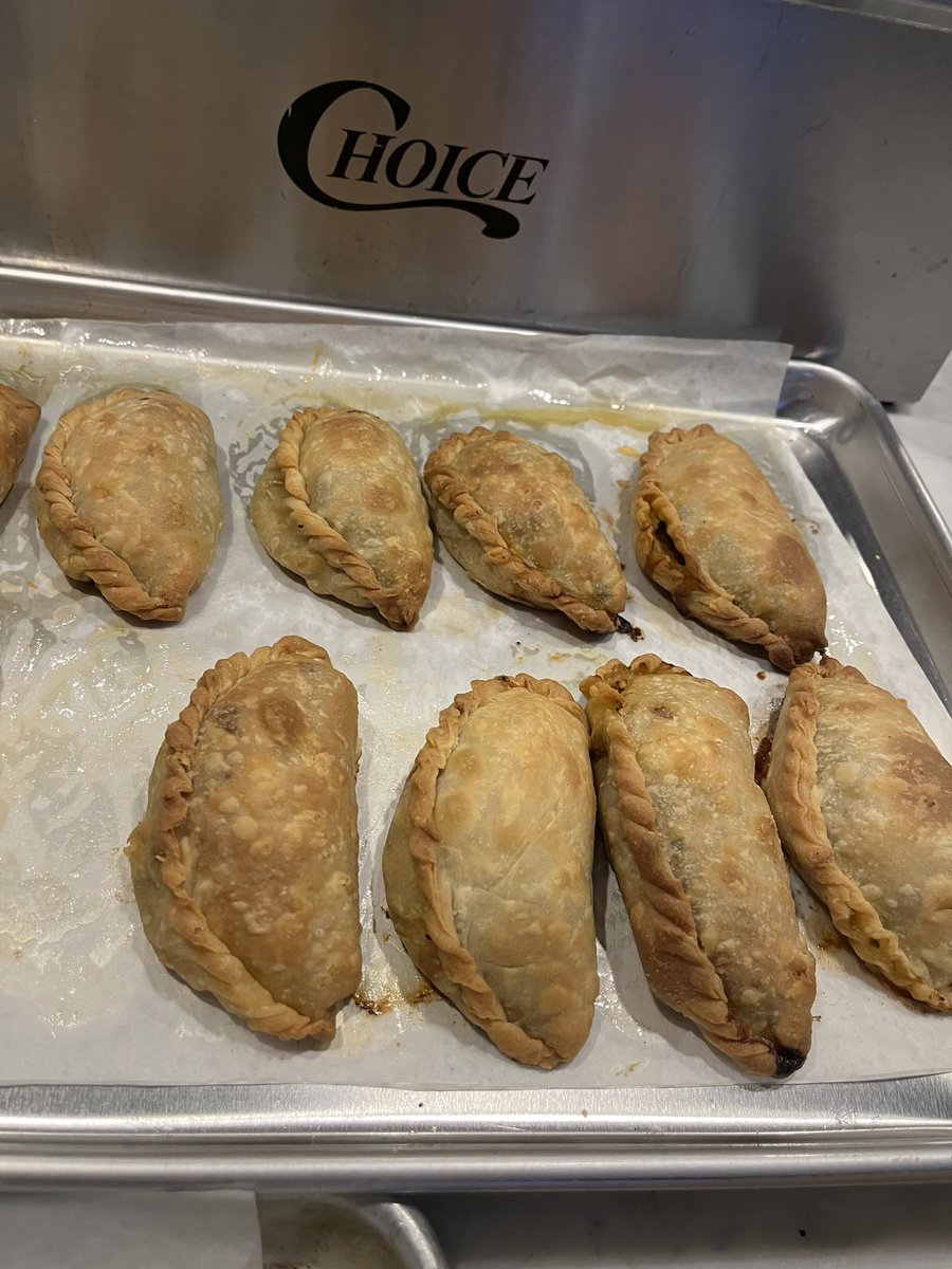 dallaswinechick tweet media