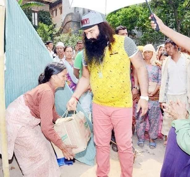 GarimaPuri77's tweet photo. Many people around the world sleep without food. Under the guidance of Saint @Gurmeetramrahim Ji, his volunteers help the needy people by providing rations under the Food Bank. 
#FoodForAll
#ThankfulTuesday https://t.co/fAg2WnpiGT