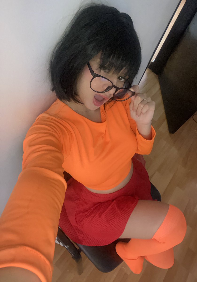AnahiSunny_23's tweet photo. Would you like to play with Velma?
#Netflix #scoobydoo #velma #bigtits https://t.co/K6cWk0sYuK