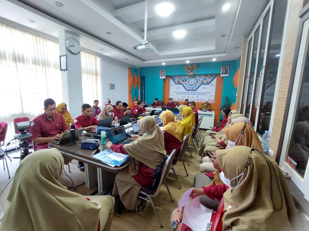 bppmhkp_jogja's tweet photo. Pembahasannya antara lain : 
1. Realisasi anggaran.
2. Pengawasan lalulintas komoditi perikanan.
3. Persiapan konsultasi pelayanan publik.
4. Persiapan Survailance ISO 17025.
5. Penyampaian "Netralitas seluruh ASN pada pemilu 2024" oleh pembina kepegawaian.
Serta kegiatan lainnya https://t.co/RQUyEb1fh3