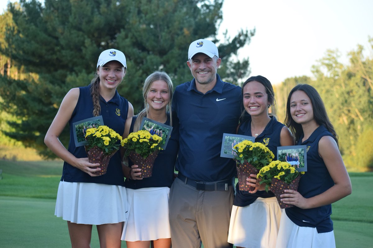 stjoegolf's tweet photo. Four amazing Seniors!!!  Last SMAC event of the season.  Went out as champs!  Plenty more golf ahead, though.  Go Bears! https://t.co/Z07SjyC0cm