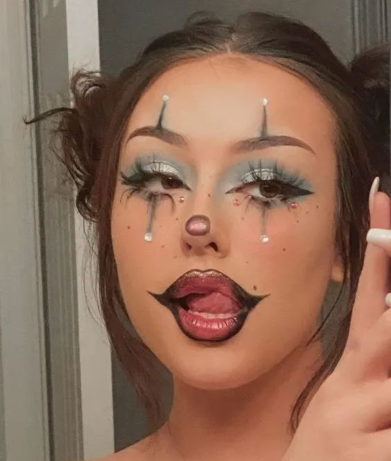 amablitz's tweet photo. Hoy haremos este maquillaje de payasita en stream, caileeeee. Ya estamos en vivo en mi canal ❤😝 https://t.co/9H7kY5K9pn