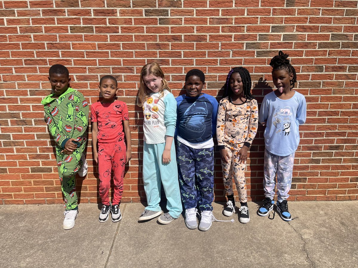 acoleman1913's tweet photo. Funny faces. Fun Pajama Days. ❤️ https://t.co/n9VO3NTr76