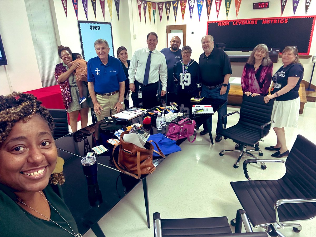tanyania's tweet photo. Love hearing about the rich @Skyline_Raiders culture and traditions! I think I met my new best friend from the #classof1973. Her glow as she shared memories and photos. ❤️❤️
You could hear that #RaiderPride!
#OneTeamOneFamily #CommunityEngagement #campusculture
#SkylineAlumni https://t.co/FSYtzdmXwo