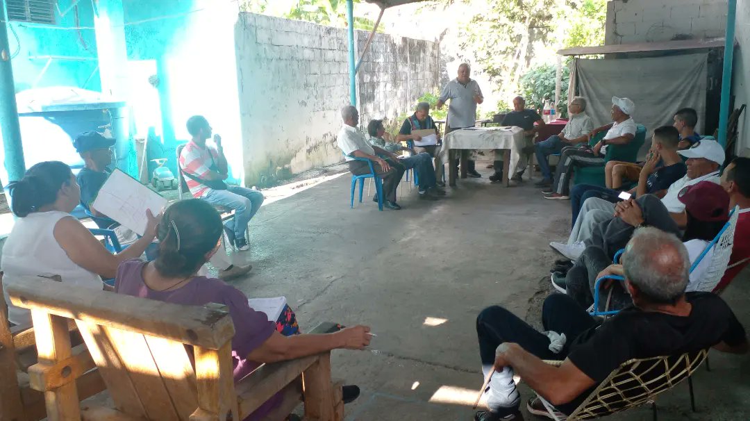 CemGuanare's tweet photo. #2deOct Estuvimos en reunión Organizativa con los Coordinadores de los 31 puntos de Votación del Municipio Guanare.
Seguimos sin descanso trabajando y organizandonos para asegurar el triunfo de nuestro Candidato @prospericarlos en las próximas elecciones #Primarias2023
🇻🇪💪🙏 https://t.co/zJbf1uNfAh