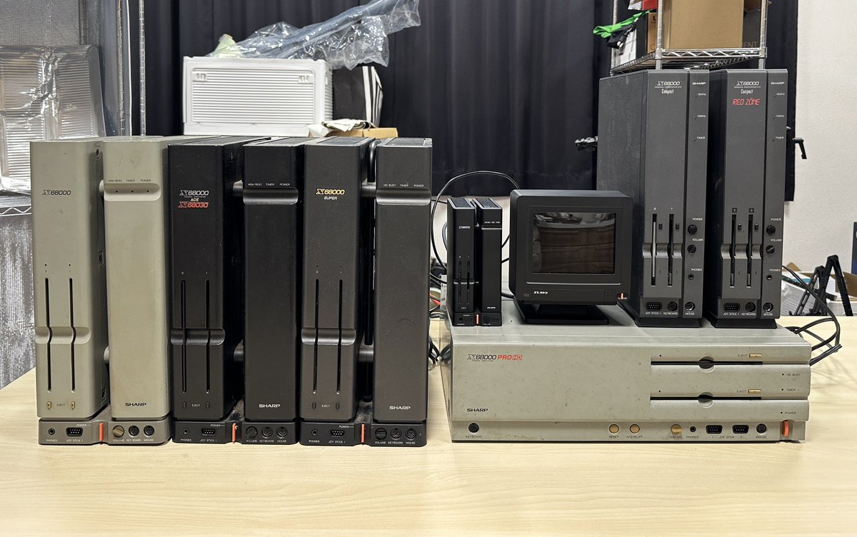 Aniki355's tweet photo. 身近にあったX68Kだけ出してみた！
初代、ACE(30ボード入り)、SUPER、PRO-HD、XVI-Compact、XVI-Compact RED ZONE、Zです！
どれが動くかな〜www https://t.co/s6u2I4Rh7a