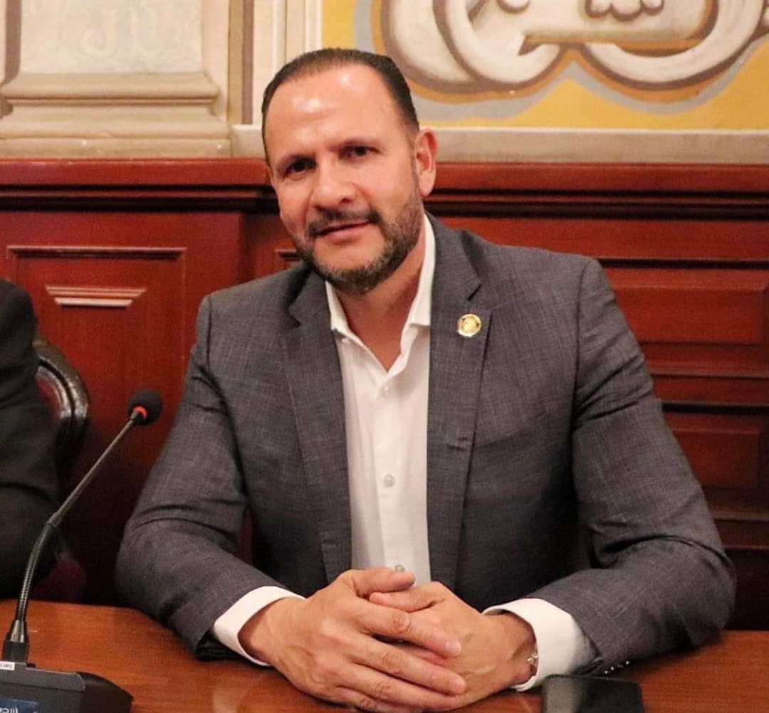 No puedo dejar de RECONOCER a un gran equipo de LEGISLADORES MICHOACANOS que han trabajado arduamente, tanto en sus distritos como en la <a href="/Mx_Diputados/">H. Cámara de Diputados</a>. 
<a href="/PacoHuacus/">Paco Huacus</a> - #Apatzingán 
<a href="/RobertoCaLopezG/">Roberto Carlos López</a> -#Morelia 
<a href="/godinez_enrique/">Enrique Godínez</a> -#Zamora 
<a href="/soymauprieto/">Mauricio Prieto</a> - #Puruandiro 
#PorMéxico🔴🔵🟡