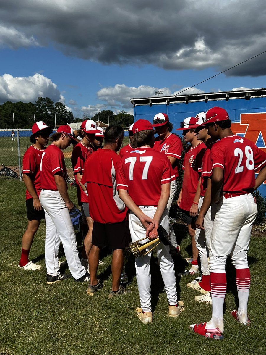 The American Dream 16u went 4-0 and came home Champs in the Fielder’s Choice Tournament with some tough High School competition! They managed 2 shut outs and a no hitter by @peterhoffman184 and Jackson Semanisin was tournament MVP! Great job! Coach Z is always pushing them!