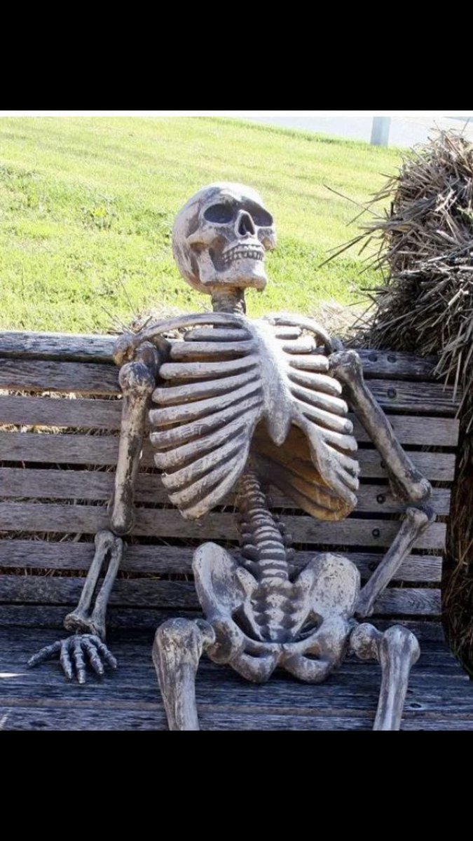 ifranasovicl's tweet photo. La mamá de la cony esperando que le abran la puerta, diego pánico en breve llega para acompañarla #GranHermanoChile #GranHermanoCHV #TierraBrava https://t.co/yr3ixAe5Xp