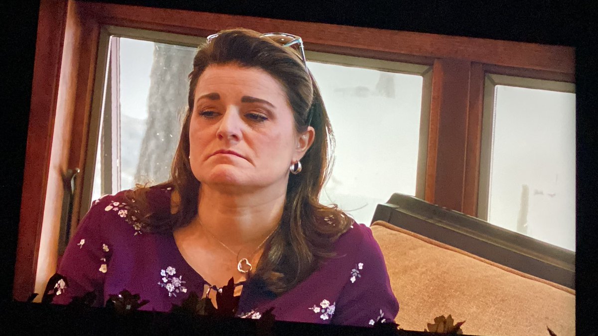 willloy1's tweet photo. Like Robyn doesn’t see the writing on the wall, enough with the act. #sisterwives https://t.co/1iqhXij619