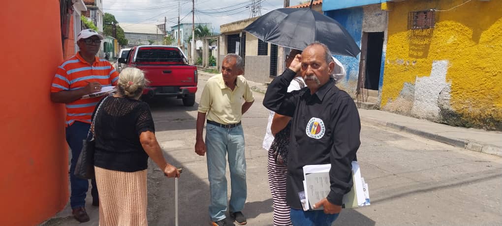 StalinLinares's tweet photo. Ayer en los sectores de Antonio José de Sucre, La Planta y El Aquiles Nazoa de la parroquia Santa Rosa llevando el msj de #ProsperidADxVzla con el Líder @prospericarlos próximo Presidente de Venezuela, rumbo al triunfo en las #PRIMARIAS https://t.co/cPeguioQbw
