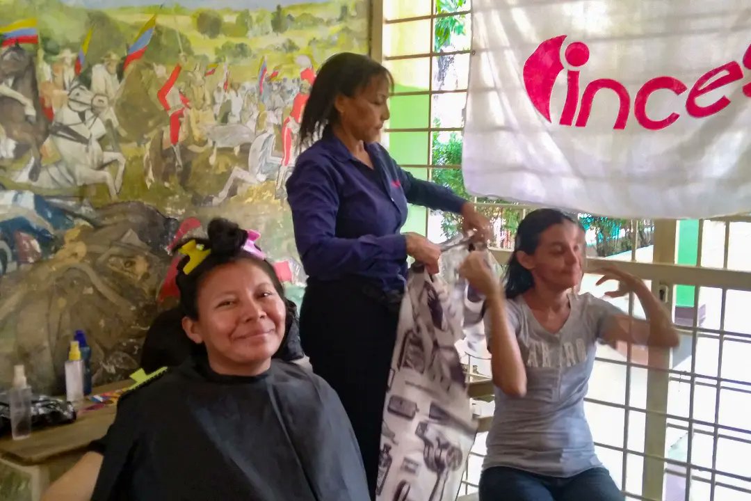 Escuelas zuliana reciben la alegría de su muchachada

En este inicio de clases 2023-2024, las escuelas en todo el estado Zulia reabrieron sus puertas para recibir la alegría y energía de la muchachada zuliana.
<a href="/NicolasMaduro/">Nicolás Maduro</a> <a href="/_LaAvanzadora/">Yelitze Santaella</a> 
@MPPEDUCACION #SeVienenLasClases