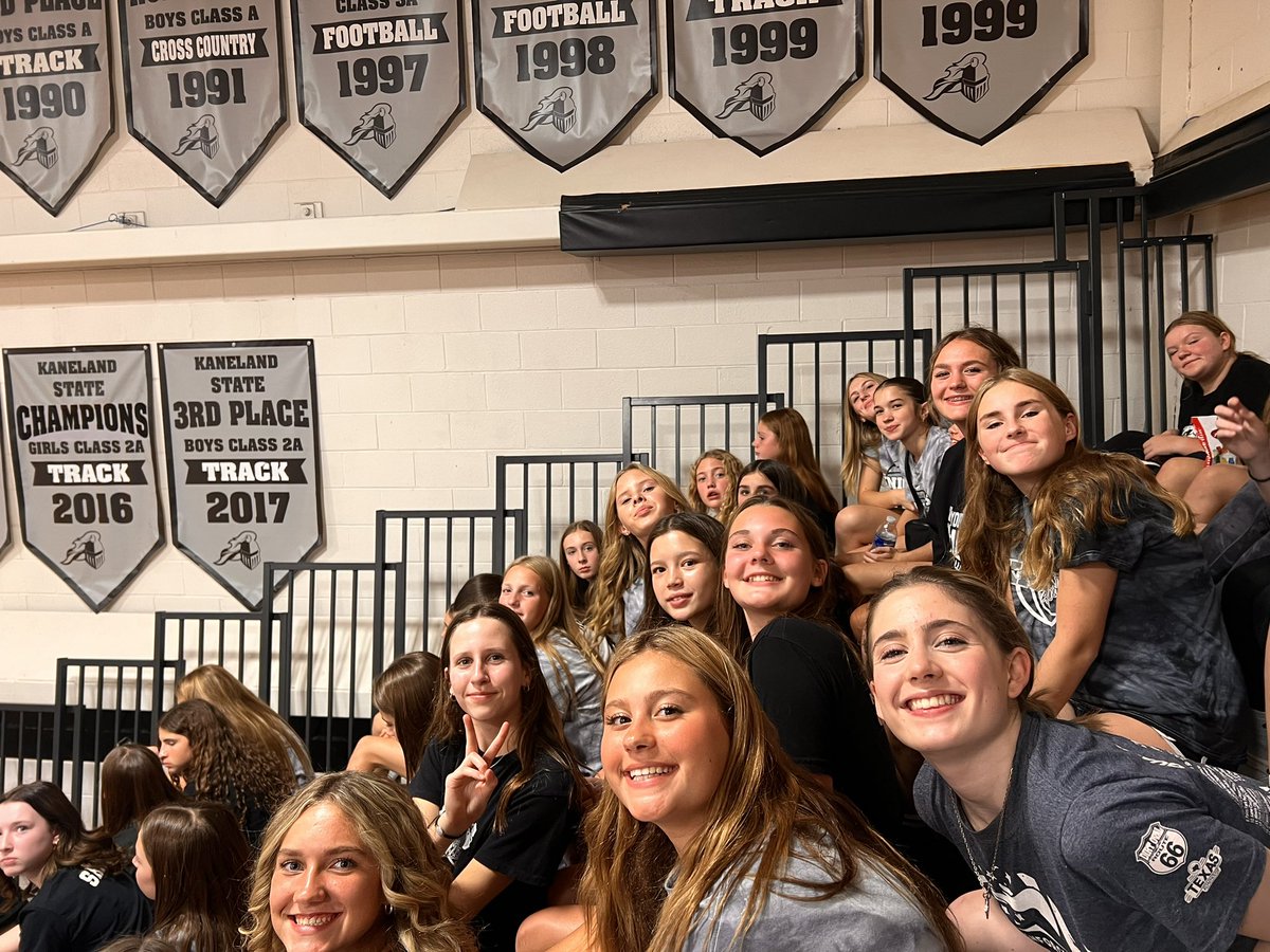 MissGalvan1's tweet photo. 7th and 8th grade volleyball here to cheer on @coachviolett. Go knights! https://t.co/6ReE3s1Kuk