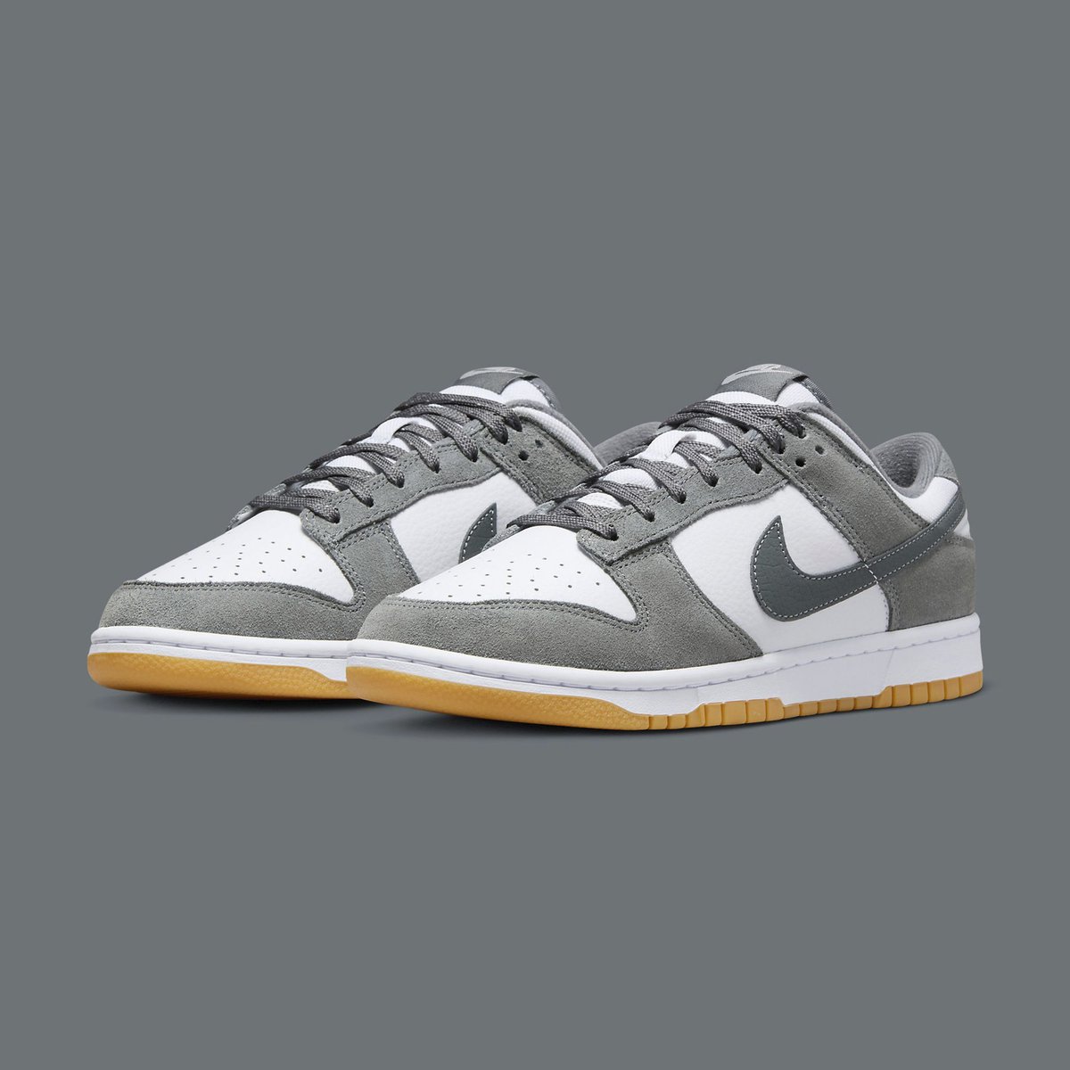 JustFreshKicks's tweet photo. The Nike Dunk Low “Grey Suede” releases tomorrow at 10am ET 🌪️

Link -> https://t.co/MkxetM4bqI https://t.co/UDjgrFcmv6