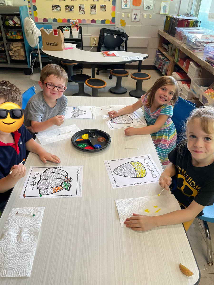 MissZwirn's tweet photo. Some updates from last week: fall dot painting, making patterns, and Choose a Chip with pictures from our non fiction text! #112Leads https://t.co/ZMWokttiEP