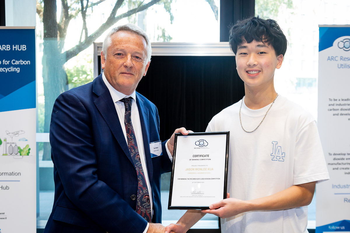 Recarb_Hub's tweet photo. Exciting News!
Congratulations to Jason Wonlee Kua, the talented Year 10 student from Camberwell Grammar School, who just clinched the top spot in the @arc_gov_au RECARB Hub Logo Competition! His fusion of science and design talent has set a new standard. Well done, Jason! https://t.co/5xlxxi8K9y