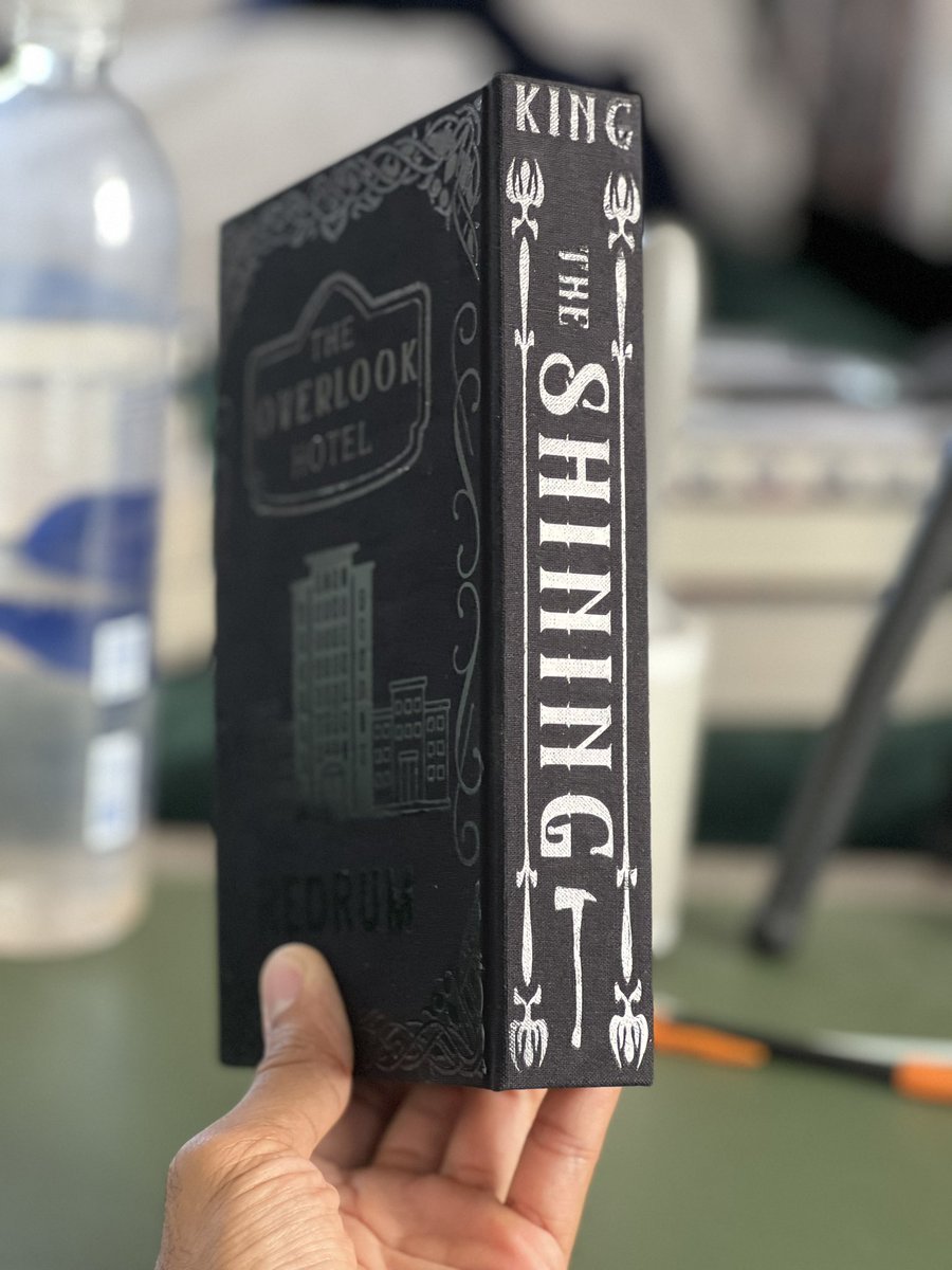 flareformatting's tweet photo. Check our tiktok to learn the rules for a chance to win this beautifully dark #rebind Good luck 😈🖤🎃
TikTok: Flareformatting
#blacktober #giveaway #theshining #booktok #rebindingbooks #bookbinding  #bookbindersoftiktok #bookbinders #handboundbooks #fyp #bookmaking #handmade https://t.co/o8L5dtWFrC