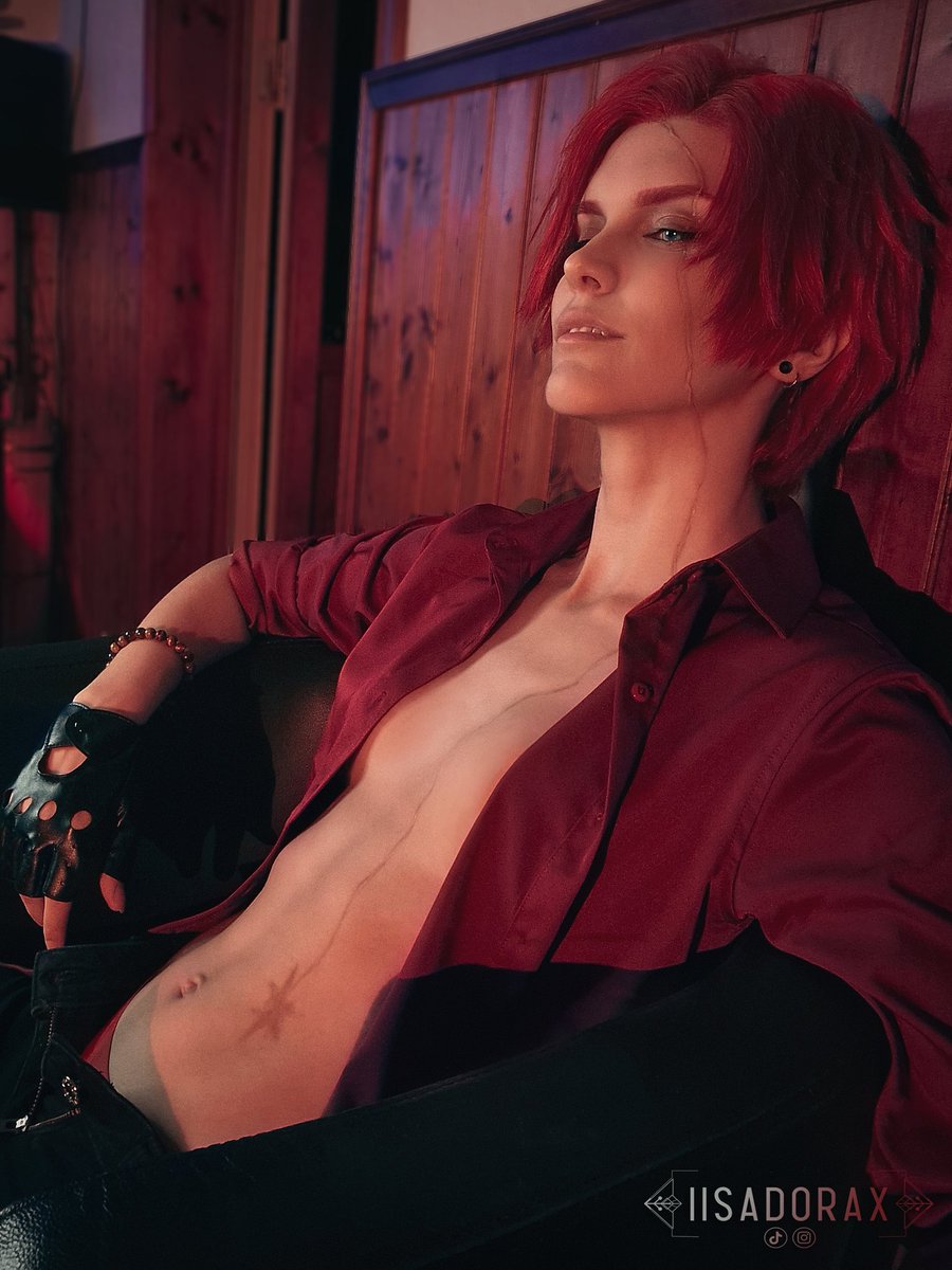 iisadorax's tweet image. Zenith is back in the bar having his usual drink.... and some fun~
I'm obsessed with this oc created by @EG_creativity