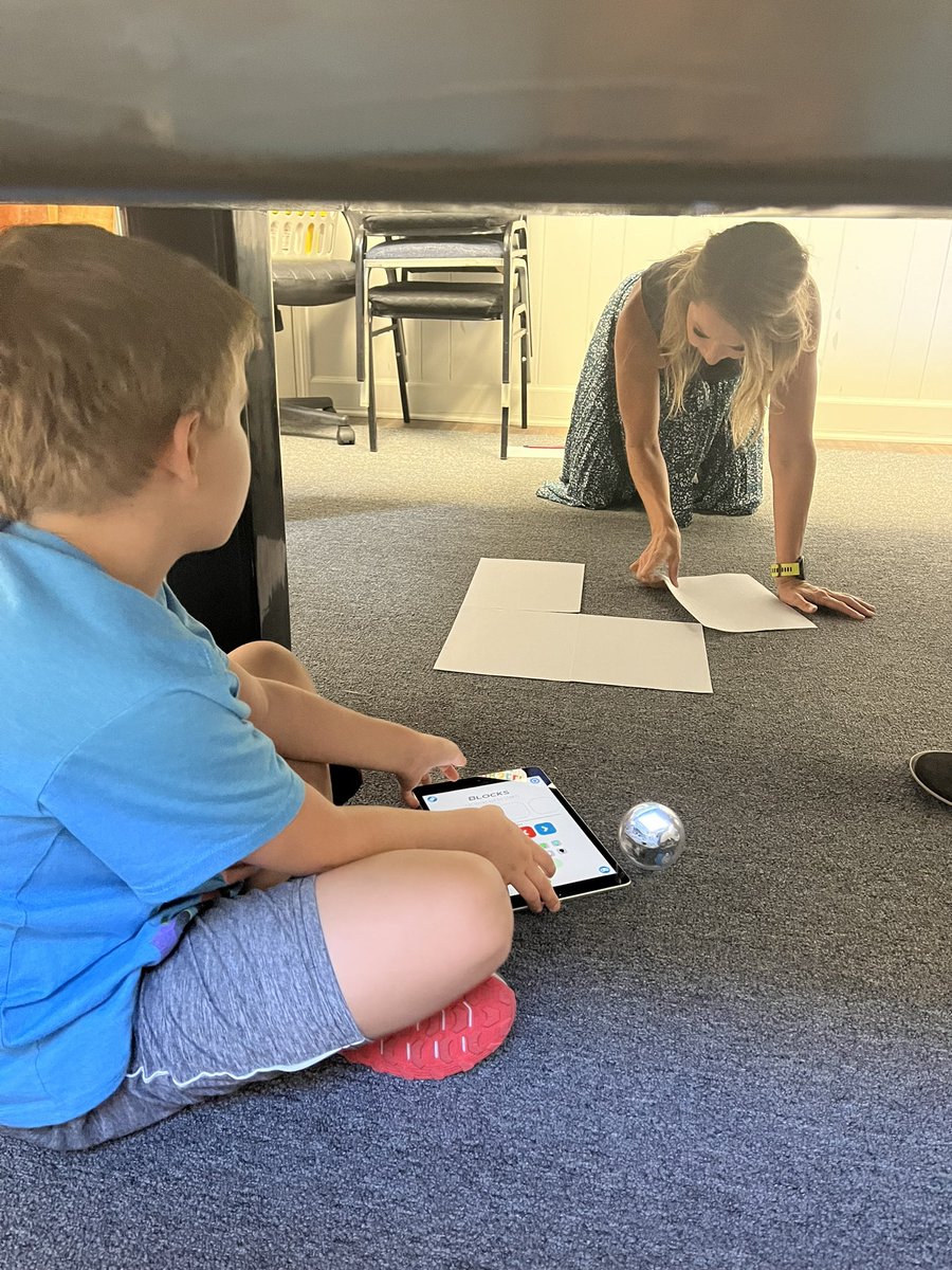 DCoaDLab's tweet photo. One of our newest DCoaD Lab projects is working to create a STEM partnership with Arts N Autism in Tuscaloosa. Today, our faculty went and taught some students how to use different robotics programs. We are really looking forward to seeing this partnership grow! https://t.co/wGl5V4Nz9q