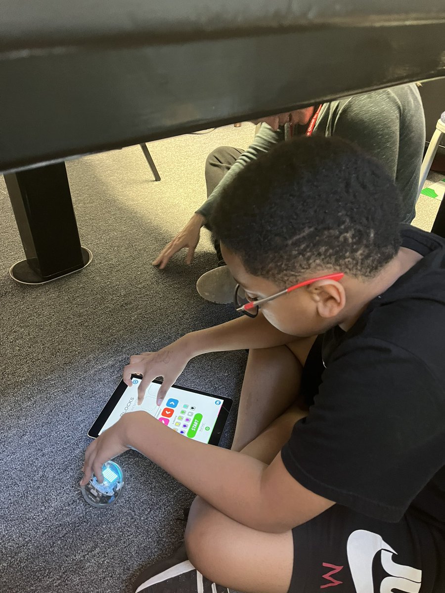 DCoaDLab's tweet photo. One of our newest DCoaD Lab projects is working to create a STEM partnership with Arts N Autism in Tuscaloosa. Today, our faculty went and taught some students how to use different robotics programs. We are really looking forward to seeing this partnership grow! https://t.co/wGl5V4Nz9q