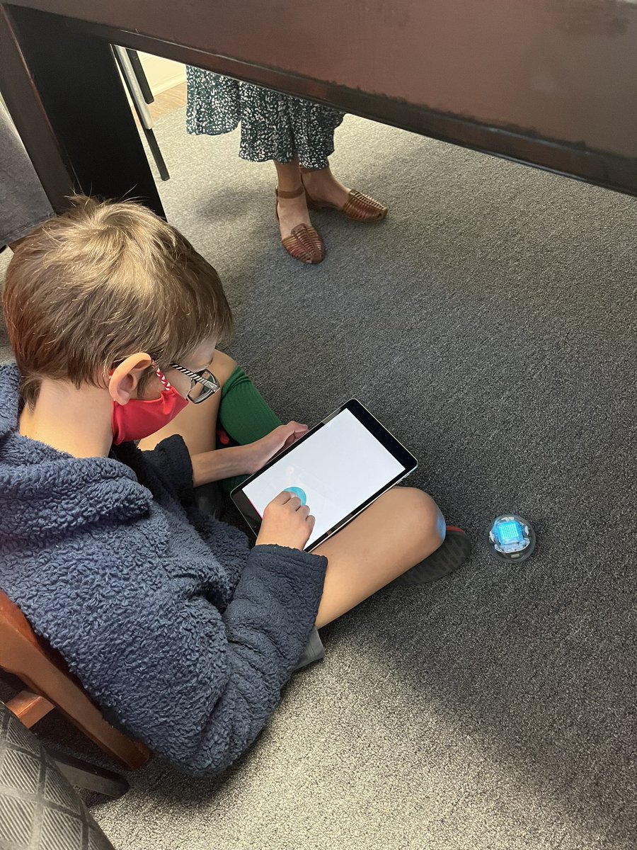 DCoaDLab's tweet photo. One of our newest DCoaD Lab projects is working to create a STEM partnership with Arts N Autism in Tuscaloosa. Today, our faculty went and taught some students how to use different robotics programs. We are really looking forward to seeing this partnership grow! https://t.co/wGl5V4Nz9q