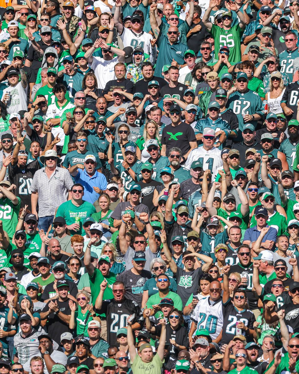 Eagles's tweet photo. #EaglesEverywhere showing up‼️

#FlyEaglesFly https://t.co/QGKRzL6wbx