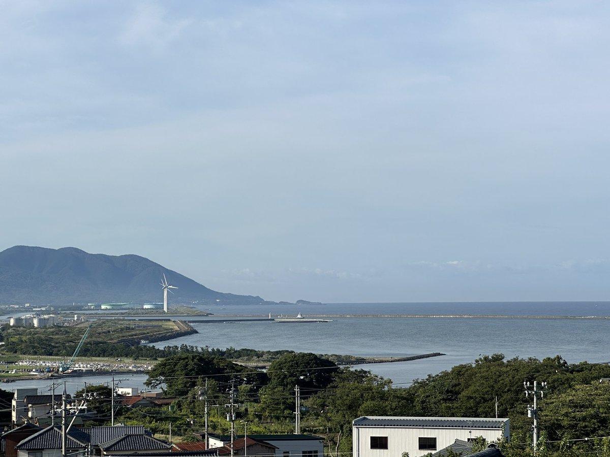 mj392's tweet photo. いつもより早い時間のウォーキング。
ちょっと冷たい空気が気持ちいい！
怪我した友人の様子を見に寄り道。
お大事に！

そして、ウォーキングしながら英語でメッセージやりとり。
翻訳アプリ助かります。作ってくれた人ありがとう！
#ウォーキング https://t.co/7tUwL1e7Z5