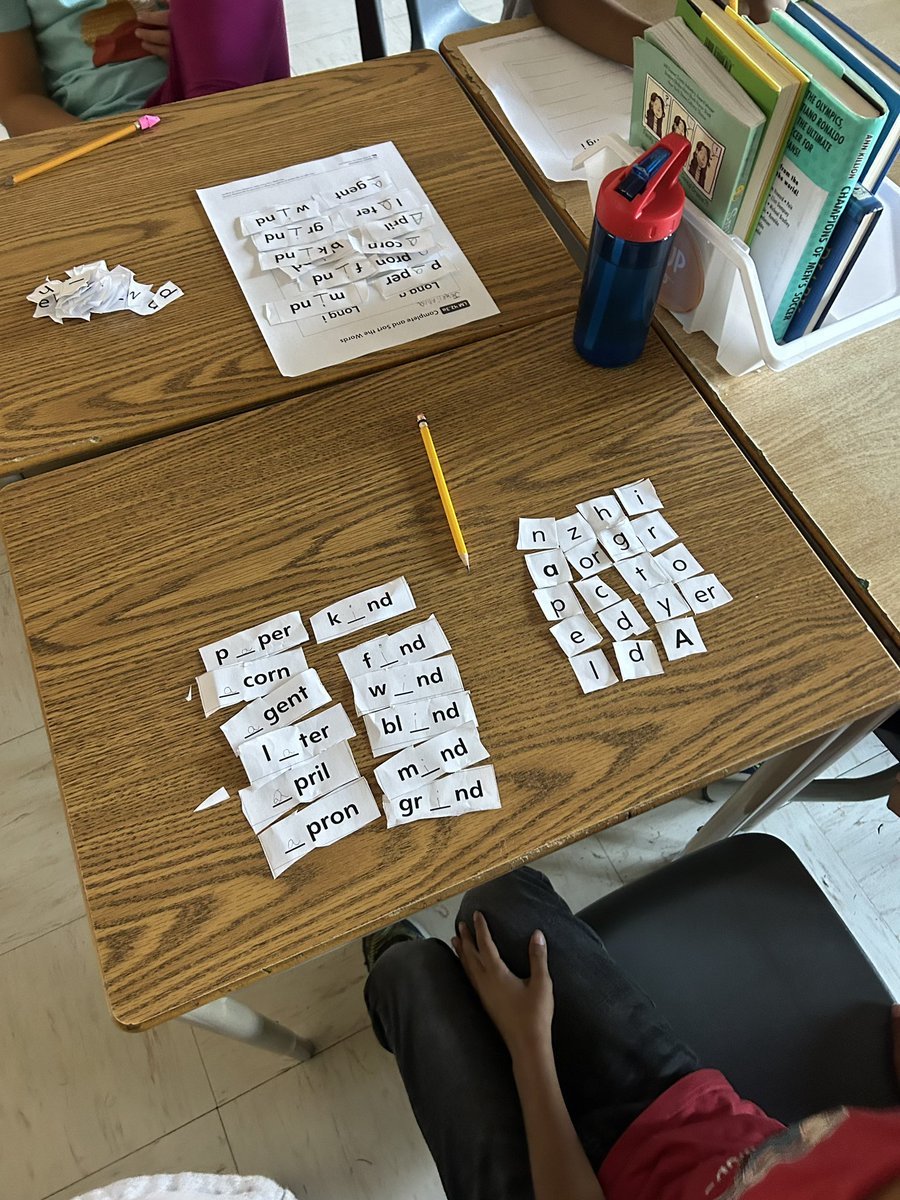 msvtaylorr's tweet photo. Our gr. 3’s are hard at work learning more about long a and long i sounds! #phonicscompanion @JamesMordenDSBN https://t.co/UEw6iizUZ4