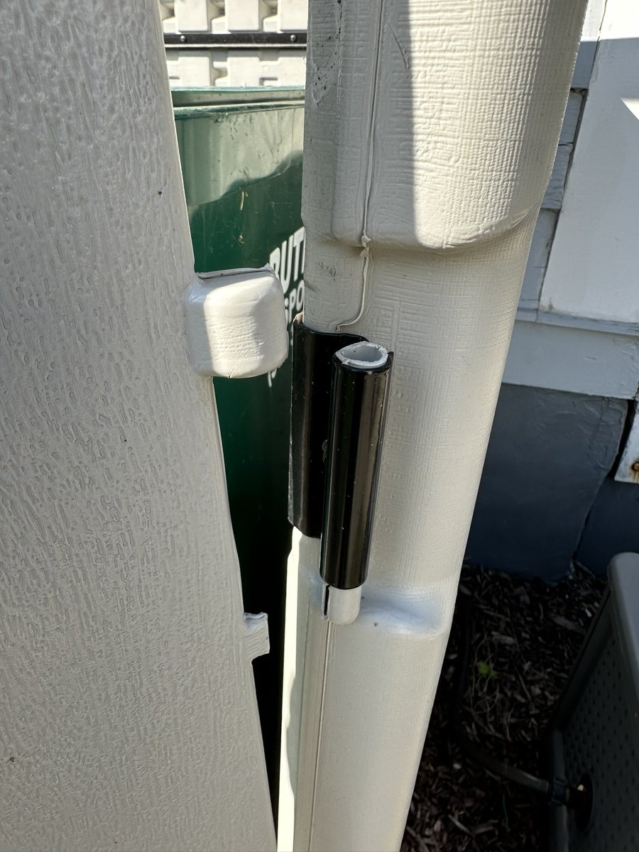 BTenbergen's tweet photo. @SuncastCorp is funny. The flimsy door hinges on their shed BMZ4700 broke. Faulty design? Expected wear? IdK. #Customerservice quoted me $22 for the door… and $247 for shipping 😂🤣😂
After explaining how that’s excessive, “management” offered a 10% discount… on the door. #fail https://t.co/UzlYfB6ZK7