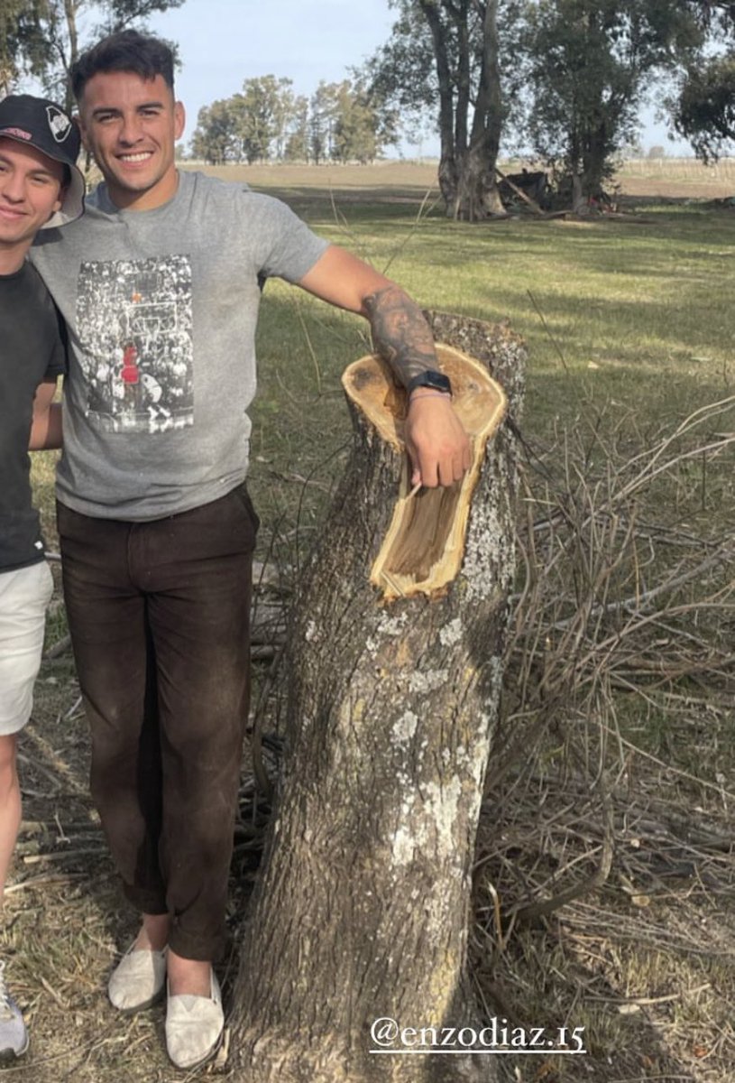 martuutrejo's tweet photo. enzo diaz con alpargatas, que hombre https://t.co/VIm8ZWqgV5