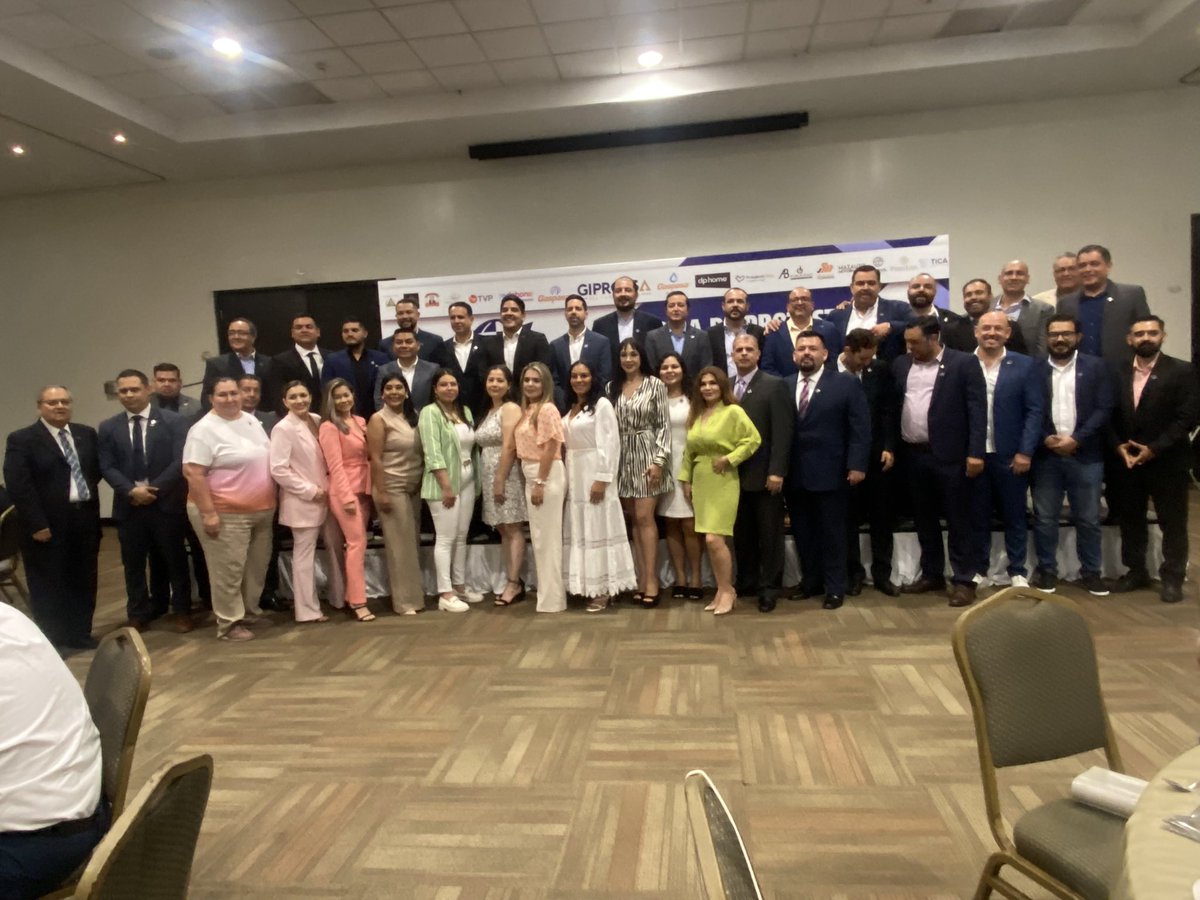 giprossa's tweet photo. Giprossa uno de los patrocinadores oficiales de este gran evento en el cual nuestro director el Mtro. Alejandro Castillo tomó protesta como presidente de #EVM Mazatlan, enhorabuena felicidades 🙌🏻🎉 https://t.co/pu04P7ZZsD