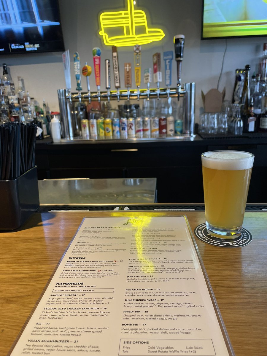 BendJustys's tweet image. New Menu ☑️  Fresh Hop Beers ☑️  MNF 🏈 ☑️
#inBend #EatBend #MNF #FreshHop