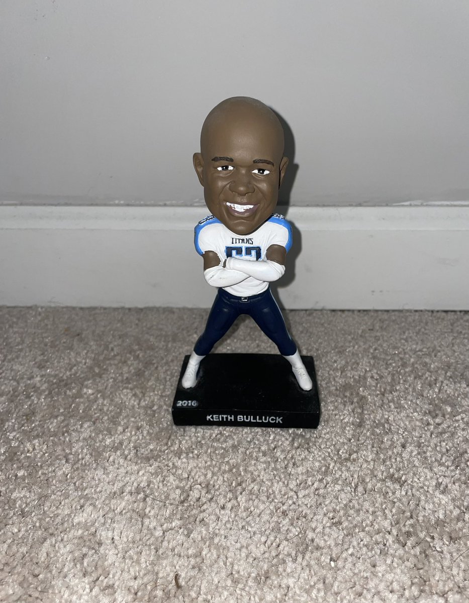 TheRealPres10's tweet photo. 🚨🚨#TITANS GIVEAWAY🚨🚨

Giving away my spare bobble head of Titans legend of the game Keith Bulluck, rookie cards of Eddie and CJ2K &amp; Jevon Kearse silver card.

Repost for a chance to win. Winner can follow but must be a Titans fan. Winner drawn Thursday at halftime.

Titan Up! https://t.co/kOLzUlntrV