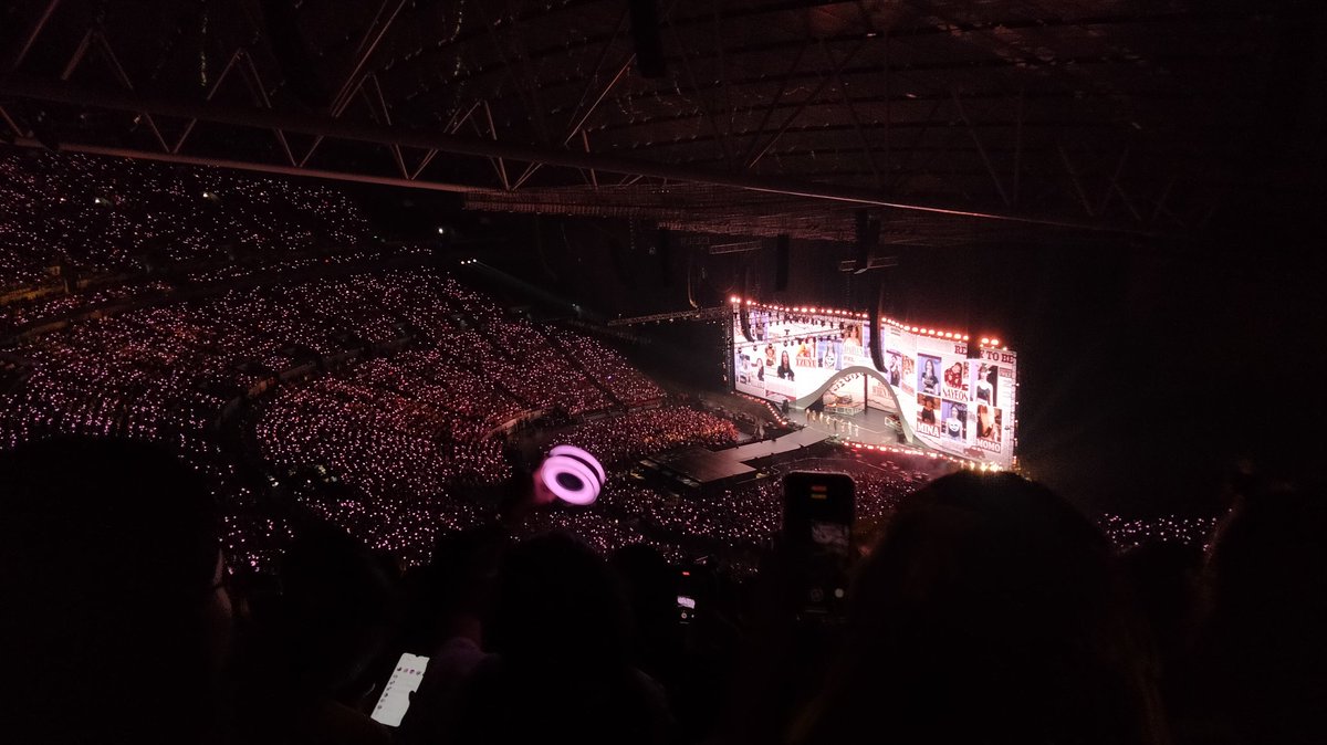 _aydolz's tweet photo. TWICE 🍭
#READYTOBE_IN_BULACAN_D2 @JYPETWICE #TWICE_5TH_WORLD_TOUR_BULACAN https://t.co/2oTYB6FTqK