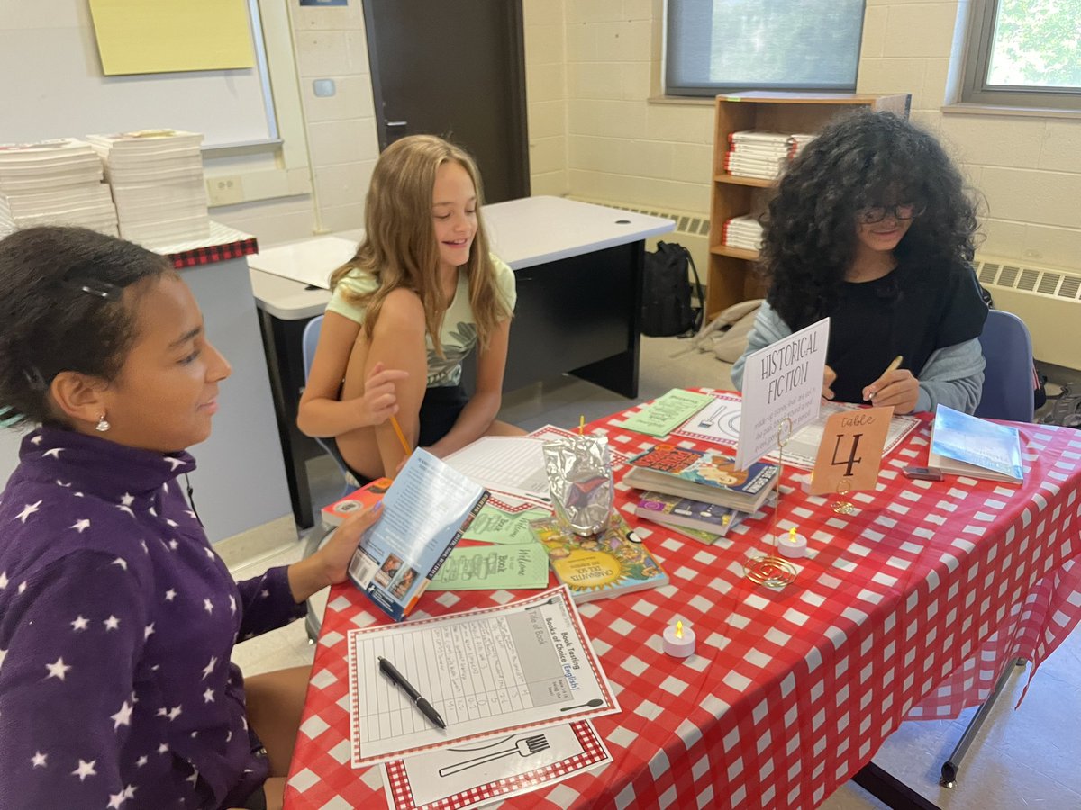 Flores_DualD93's tweet photo. Book Tasting today to help us choose our independent book. We now have a list of books of different genres that we enjoy in English and Spanish! 🥰📖#middleschool #ccsd93 #duallanguage #read #books https://t.co/UsEKERQoBc