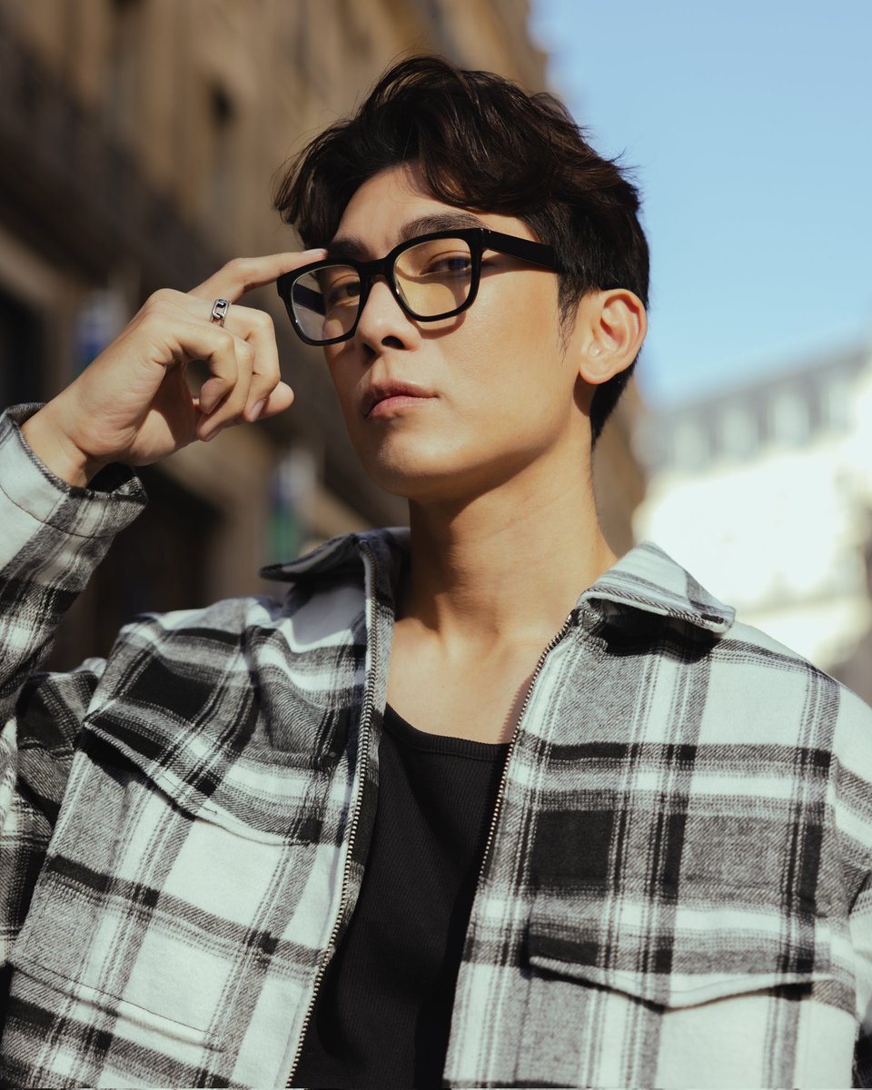 ElleMenThailand's tweet photo. แอลเมนพาส่องลุคแรกของ #มิวศุภศิษฏ์ ตอนกลางวันก่อนเข้าร่วมงานเปิดตัวคอลลาบอเรชั่นพิเศษของ H&amp;M ร่วมกับแบรนด์ดังของฝรั่งเศส งานนี้มิวมาในลุคของหนุ่มเนิร์ดทุดเท่ที่ใครหลายๆคนแต่งตามได้ไม่ยาก 

#ELLEMENthailand
#HMxME
#HMThailand
#mewsuppasit https://t.co/rqmXIGK5FT