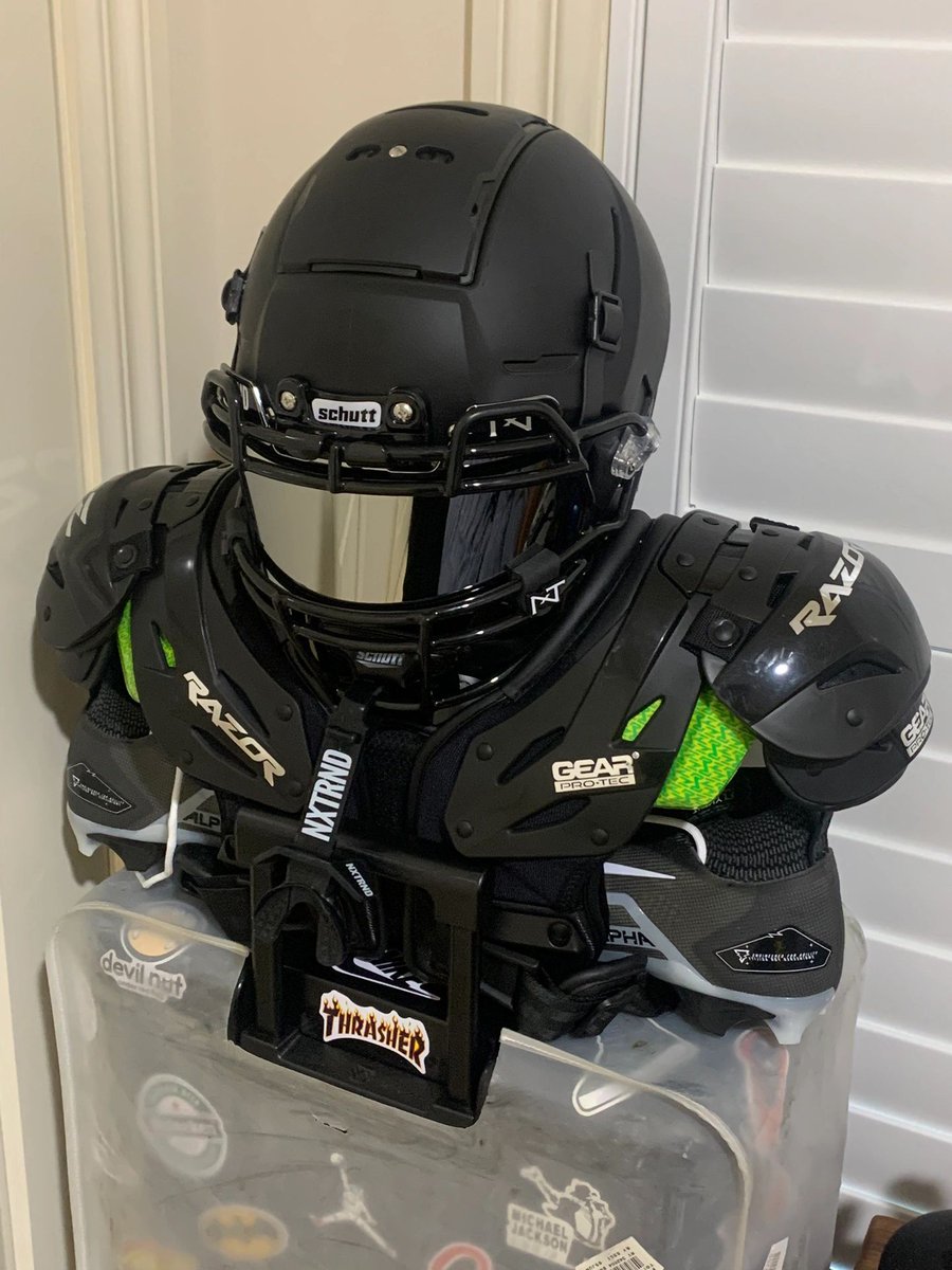 lisha0104's tweet photo. Ready to game.🍀#Champion #GameDay #FantasyFootbal #TrainingCamp #Draft #Offense #Defense 
#WideReceiver #RunningBack #Quarterback  #Football #SuperBowl #NFL #Rugby #BroncosCountry #NCAA #love #instagood #photooftheda #fashio #beautiful #happ #cute #tbt #followme #picoftheday https://t.co/oBQ5MJ0LAx