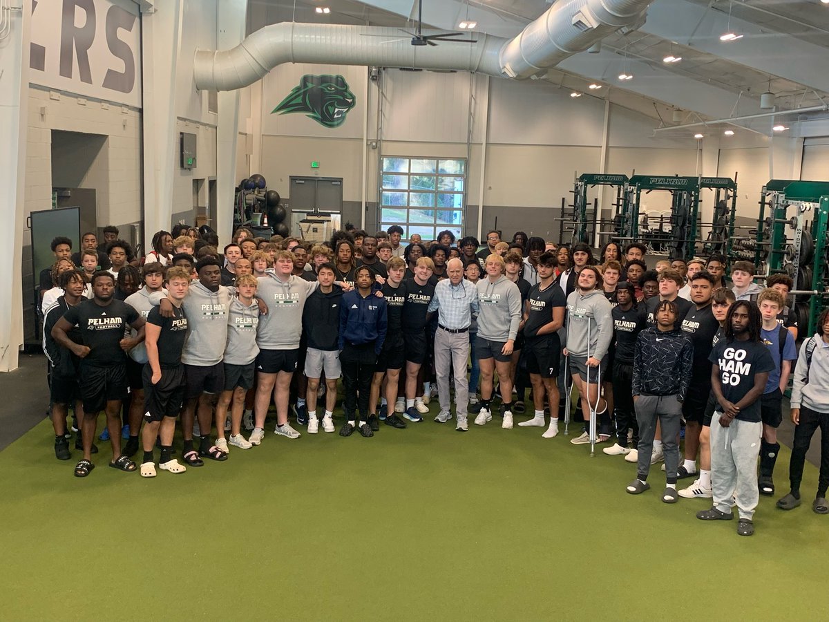 ThePelhamWayMBB's tweet photo. Big thank you to the 3x state champion, 3x runner-up, and AHSAA Hall of Famer Coach Fred Yancey for coming to speak life over our athletes at Pelham High School. We appreciate you so much for taking time out of your day of retirement and blessing us with your present. https://t.co/TNpAyZqWPp