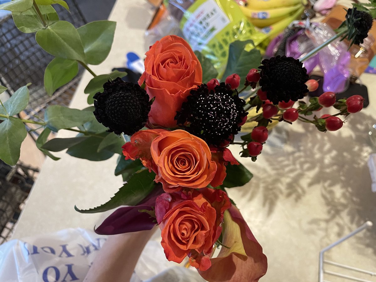 Had a horrible experience with <a href="/TheBouqsCo/">The Bouqs Company</a> recommended by the <a href="/wirecutter/">NYT Wirecutter</a>. See the difference between what I ordered and what arrived on photos.  The bouquet was much smaller and arrived with stem broken.