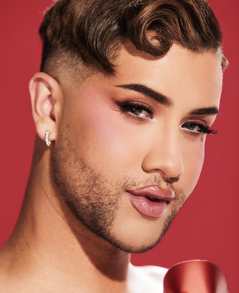 gglamzy's tweet photo. My first shoot with @OneSizeBeauty & @patrickstarrr was a dream come true! I can’t wait for the other pics to come out. 🥹🫶🏼 #onesizebeauty #patrickstarrr #meninbeauty #boysinmakeup https://t.co/hqrJadCnd1