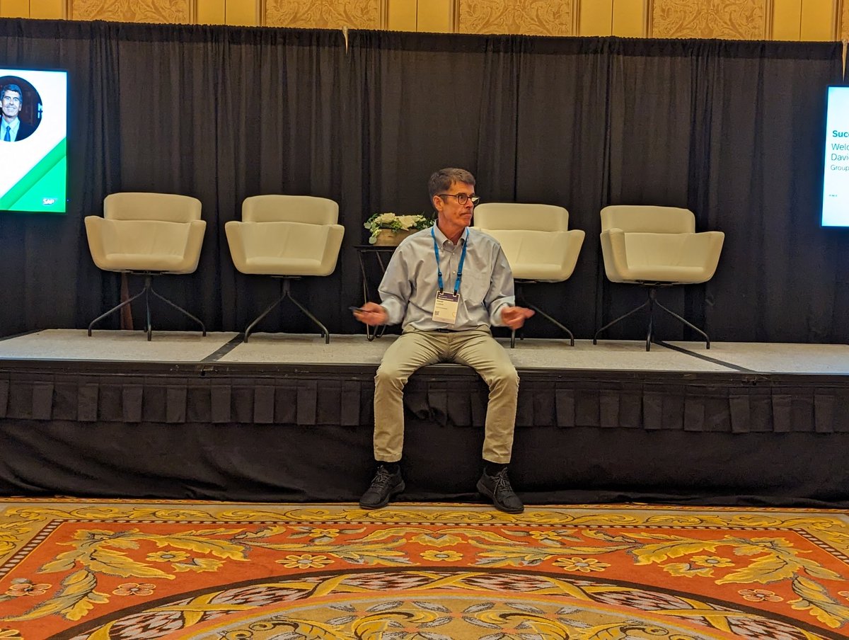 holgermu's tweet photo. Next up - @successfactors @dHRludlow the one and only. Living #HCM legend. 

#SConnect https://t.co/pwh1eRJuJt