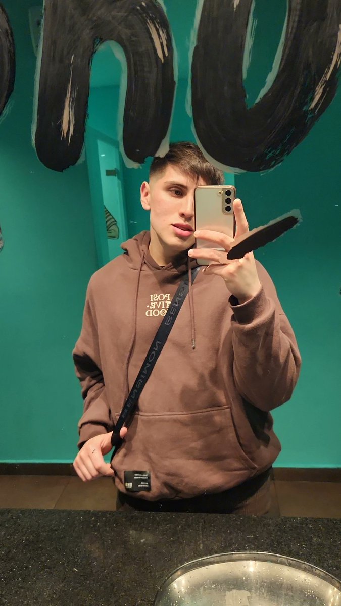 SirovsBenja's tweet image. Necesito un trago 🍹