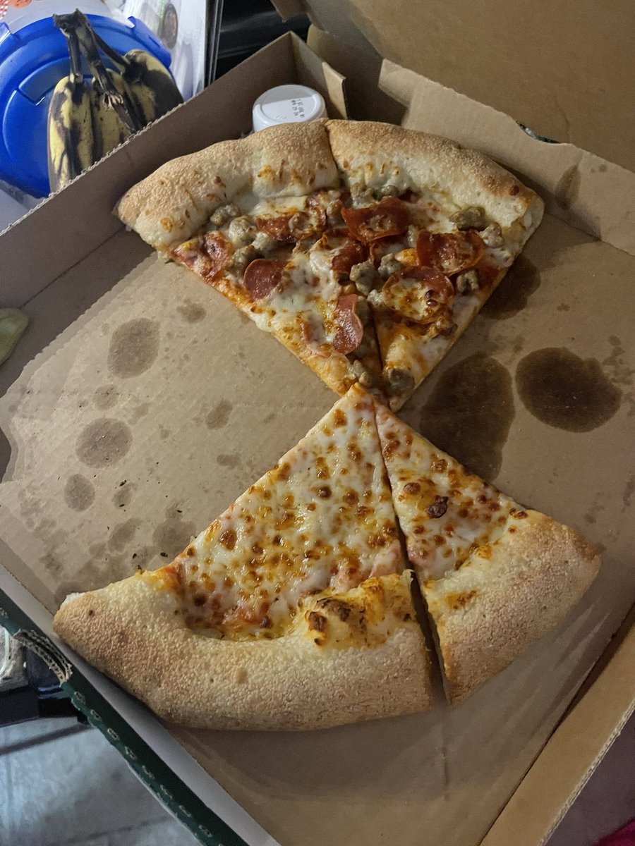 firedog7677's tweet photo. @PapaJohns it’s about to get real….. one of the kids is getting the short end of the stick here….. https://t.co/n5pn3kMOSj