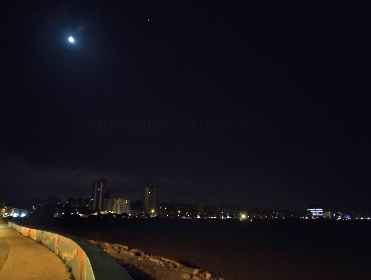 KatKatrinaNeves's tweet photo. Poder caminhar, a esta hora, na avenida, é um luxo 💛
#Tamargueira #Marégrafo #Buarcos #FigueiraDaFoz https://t.co/fFo2Oa1XKa