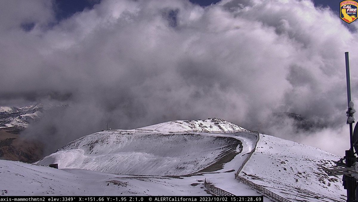 ALERTCalifornia's tweet photo. #ALERTCalifornia cameras captured some of the first snowfall across the Sierra Nevada and White Mountains this weekend. These captures are from the Mammoth Mtn, Whitney Portal, and Silver Creek cameras. ����️ 🏂 ⛷️ Watch live at https://t.co/rX9jK5C3Xg #winteriscoming https://t.co/BWwxeUwSII