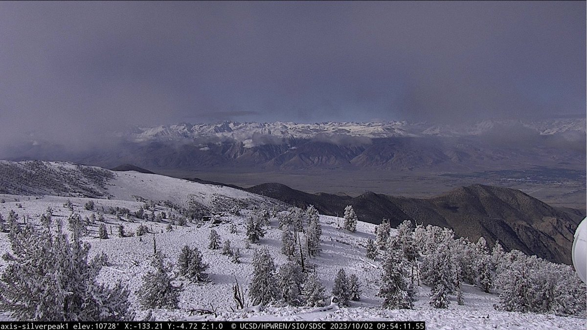 ALERTCalifornia's tweet photo. #ALERTCalifornia cameras captured some of the first snowfall across the Sierra Nevada and White Mountains this weekend. These captures are from the Mammoth Mtn, Whitney Portal, and Silver Creek cameras. ����️ 🏂 ⛷️ Watch live at https://t.co/rX9jK5C3Xg #winteriscoming https://t.co/BWwxeUwSII